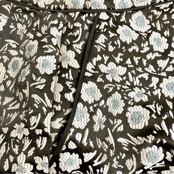Ann Taylor LOFT Black, Blue, & Metallic Silver Floral Print Mini Skirt - Size 2 - Picture 7 of 9